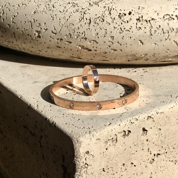 Woman’s Love Screw Gift Gold Bracelet Bangle - Picture 4 of 8